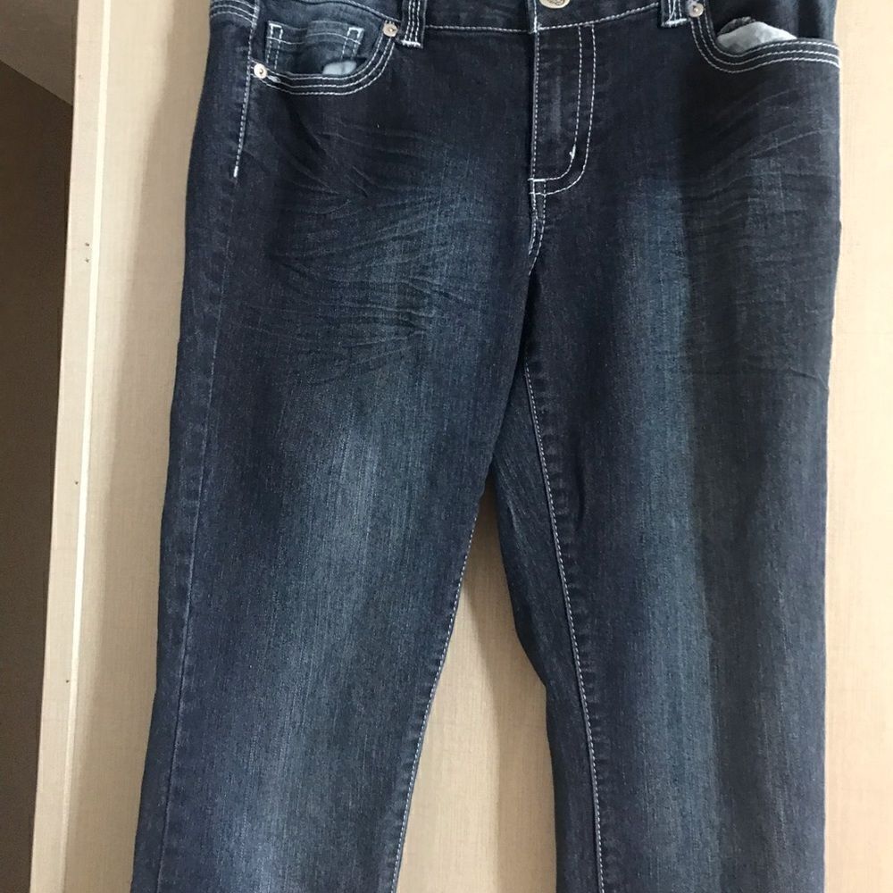 Women’s women’s blue jeans dark wash size 12 x 30 designs on pockets - Picture 6 of 13